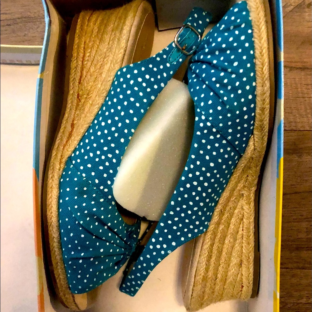 Turquoise and white dot, peep toe wedges. Good used condition